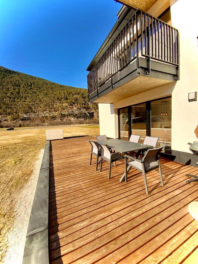 Deluxefort Fuer 10 Gaeste Mit Eigenem Whirlpool Und Fasssauna Imst Exterior foto