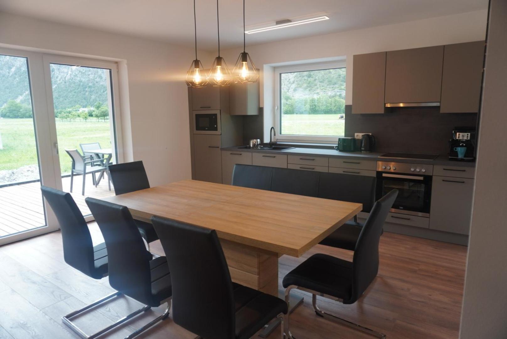 Deluxefort Fuer 10 Gaeste Mit Eigenem Whirlpool Und Fasssauna Imst Exterior foto